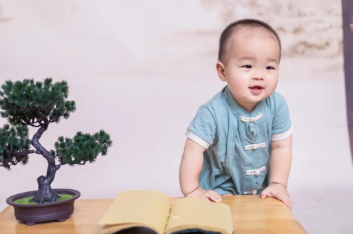 广东宝宝抓耳朵是什么原因